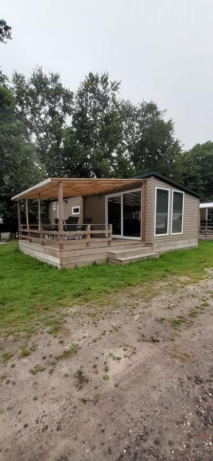 Chalet 2 Landgoedcamping Nienoord In Leek Exterior photo